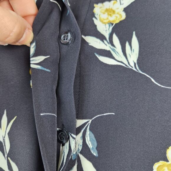 ☔️🩵H&M Gray Floral Buttoned Front Long Sleeve Top Size 4 - Picture 7 of 10